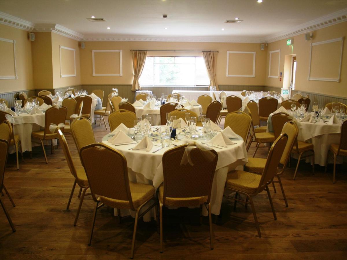 فندق The Corbet Arms Uffington  المظهر الخارجي الصورة